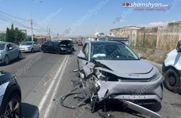 Դավիթ Բեկ փողոցում բախվել են «Mitsubishi»-ն և «BYD»-ը. կա 2 տուժած